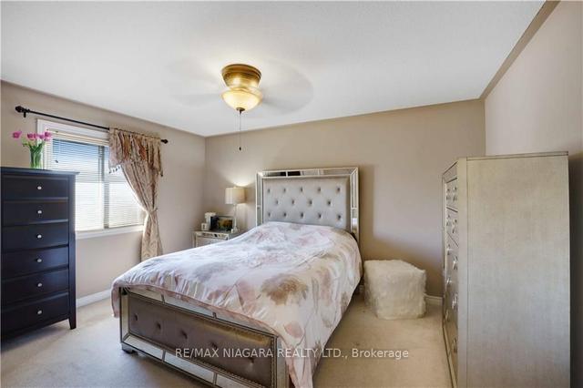 7228 Kelly Dr, House detached with 3 bedrooms, 2 bathrooms and 3 parking in Niagara Falls ON | Image 8
