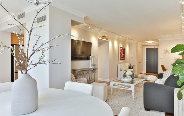1706 - 30 Holly St, Condo with 2 bedrooms, 2 bathrooms and 1 parking in Toronto ON | Image 4
