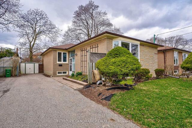 28 Murmouth Rd W, House detached with 3 bedrooms, 2 bathrooms and 3 parking in Toronto ON | Image 1