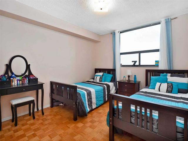 811 - 301 Prudential Dr, Condo with 3 bedrooms, 2 bathrooms and 1 parking in Toronto ON | Image 5