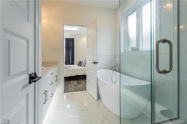 Glass Shower and Soaker Tub | Image 20
