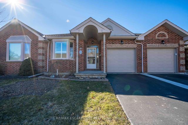 89 Sandollar Dr, Townhouse with 2 bedrooms, 2 bathrooms and 2 parking in Hamilton ON | Image 1