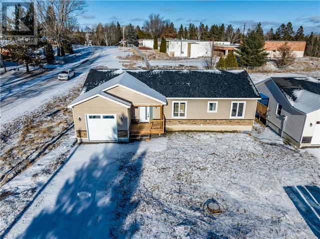 140 Patricia Street, House detached with 3 bedrooms, 2 bathrooms and null parking in Greater Sudbury ON | Image 3
