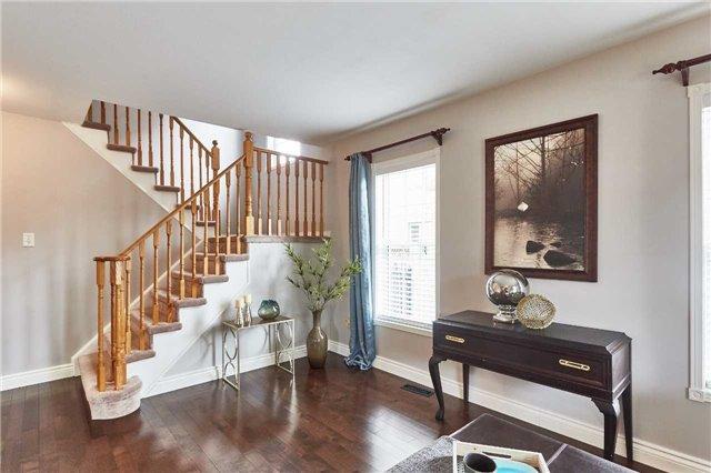 60 Aster Cres, House detached with 4 bedrooms, 3 bathrooms and 5 parking in Whitby ON | Image 5