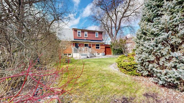27 Arcadian Circ, House detached with 4 bedrooms, 2 bathrooms and 3 parking in Toronto ON | Image 13