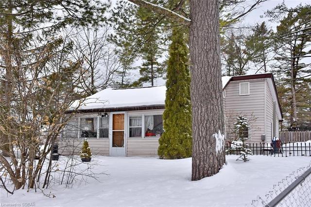 30 Old Mosley Street, House detached with 3 bedrooms, 1 bathrooms and null parking in Wasaga Beach ON | Image 1