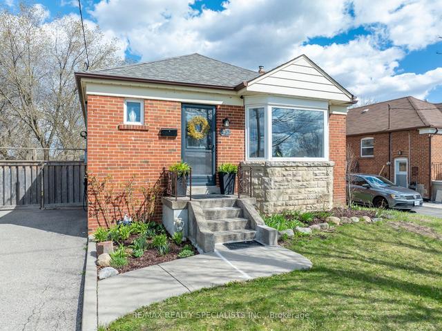 45 Mayall Ave, House detached with 3 bedrooms, 2 bathrooms and 8 parking in Toronto ON | Image 12
