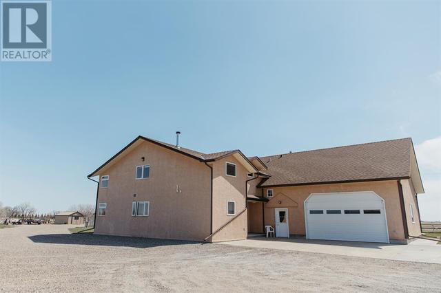 84055 Rgrd 211a, House detached with 6 bedrooms, 3 bathrooms and null parking in Lethbridge County AB | Image 3