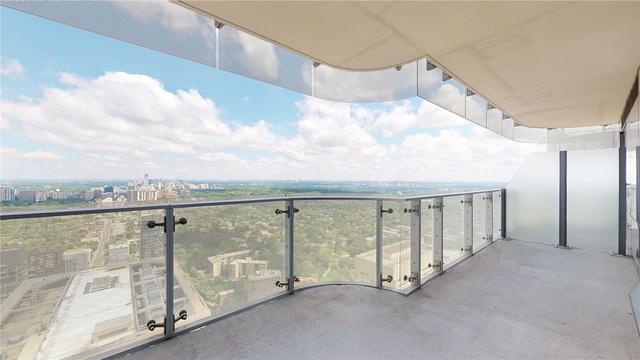 5010 - 1 Bloor St E, Condo with 1 bedrooms, 2 bathrooms and 0 parking in Toronto ON | Image 10
