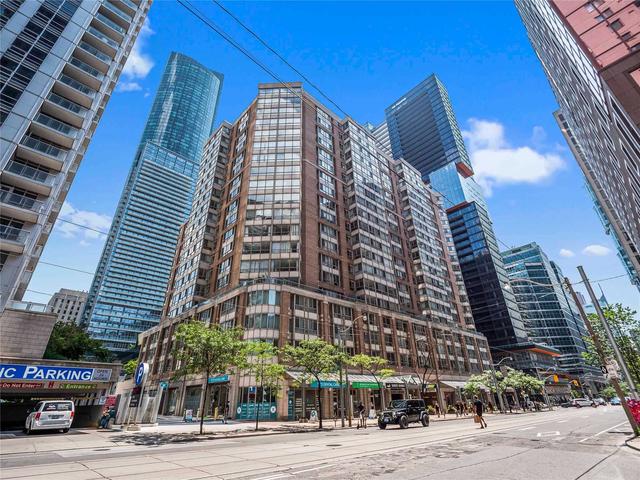 1102 - 717 Bay St, Condo with 2 bedrooms, 2 bathrooms and 1 parking in Toronto ON | Image 1