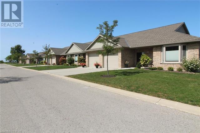46 - 5969 Townsend Line, House attached with 2 bedrooms, 2 bathrooms and null parking in Lambton Shores ON | Image 1