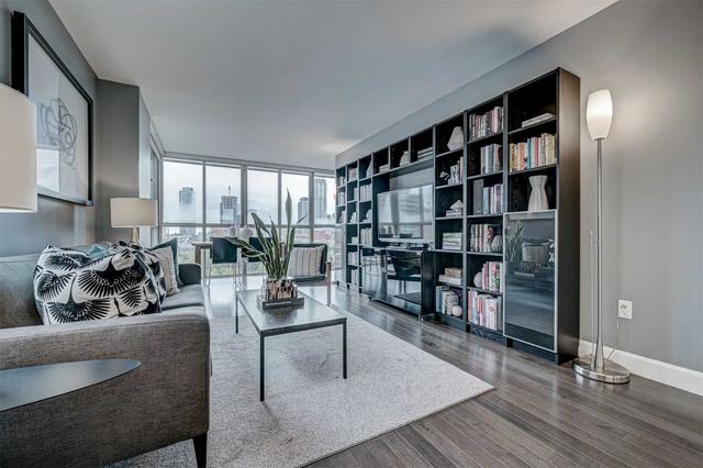 802 - 95 Lombard St, Condo with 1 bedrooms, 1 bathrooms and 1 parking in Toronto ON | Image 1