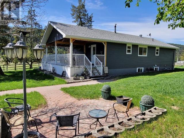 855 Vanderburgh Road, House detached with 4 bedrooms, 2 bathrooms and null parking in Cariboo E BC | Image 6