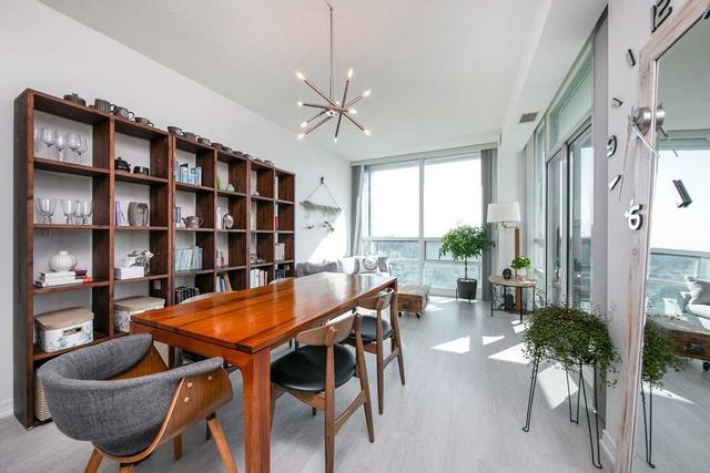 2009 - 509 Beecroft Rd, Condo with 2 bedrooms, 2 bathrooms and 1 parking in Toronto ON | Image 2