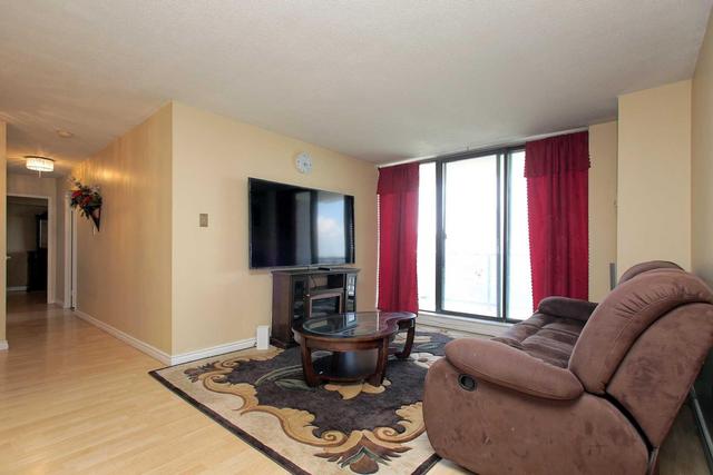 906 - 21 Knightsbridge Rd, Condo with 2 bedrooms, 1 bathrooms and 1 parking in Brampton ON | Image 4