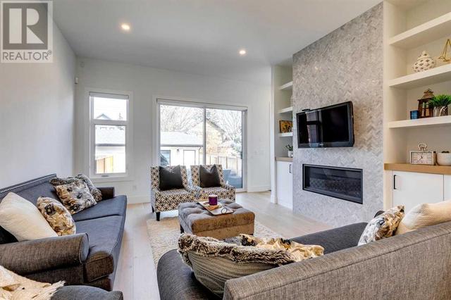 224 8 Avenue Ne, House semidetached with 4 bedrooms, 3 bathrooms and 2 parking in Calgary AB | Image 18