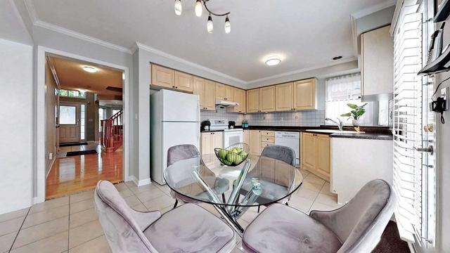 61 Saxony Dr, House detached with 4 bedrooms, 3 bathrooms and 3 parking in Markham ON | Image 7