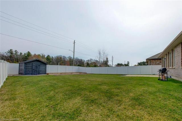 575 Bennett Crescent, House detached with 5 bedrooms, 3 bathrooms and 6 parking in Strathroy Caradoc ON | Image 41