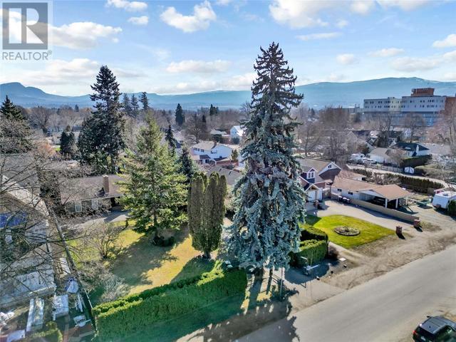 2065 Long Street, House detached with 3 bedrooms, 3 bathrooms and 12 parking in Kelowna BC | Image 34