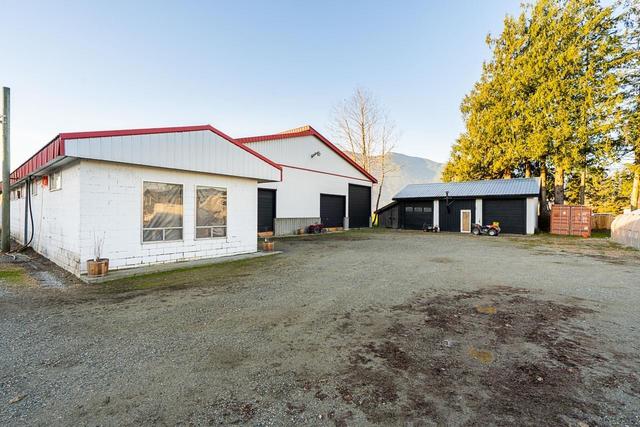 38201 Jones Road, House detached with 6 bedrooms, 2 bathrooms and null parking in Fraser Valley G BC | Image 25