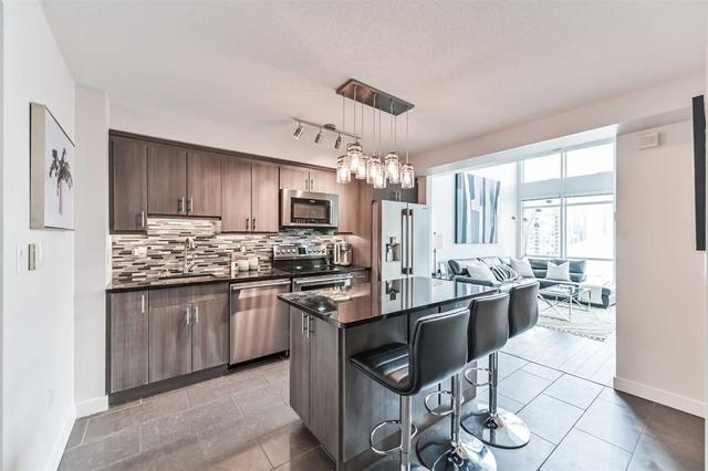 3208 - 15 Fort York Blvd, Condo with 2 bedrooms, 2 bathrooms and 1 parking in Toronto ON | Image 16