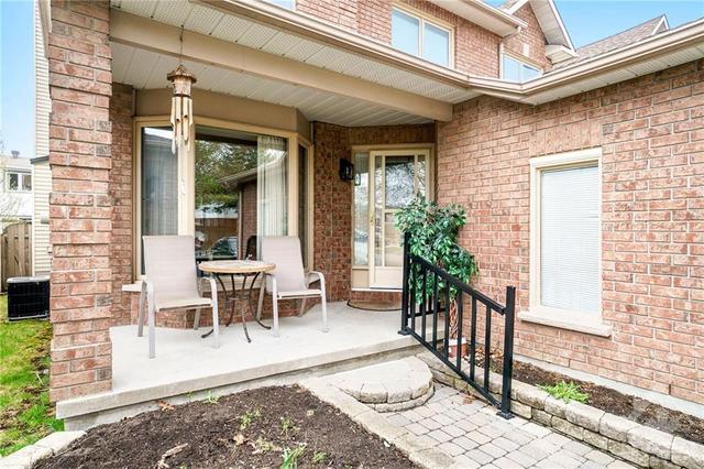 23 Hunterswood Crescent, House detached with 4 bedrooms, 4 bathrooms and 4 parking in Ottawa ON | Image 2
