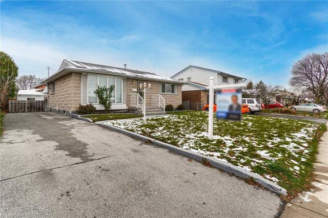92 Nash Road S, House detached with 3 bedrooms, 2 bathrooms and 4 parking in Hamilton ON | Image 3