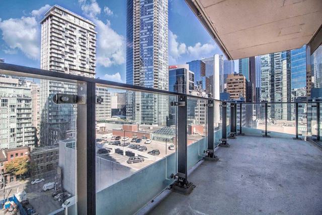 1003 - 224 King St W, Condo with 2 bedrooms, 2 bathrooms and 1 parking in Toronto ON | Image 11