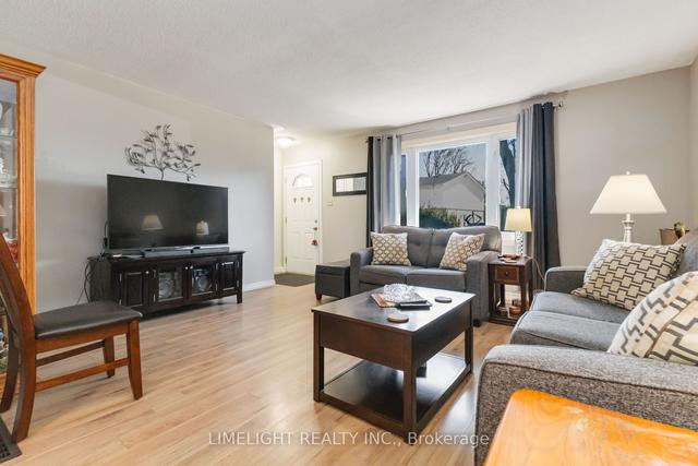 12 Mohegan Cres, House semidetached with 3 bedrooms, 1 bathrooms and 4 parking in London ON | Image 37