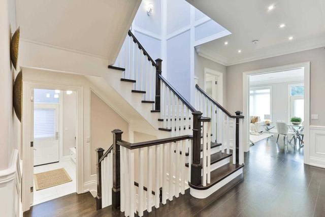 102 Dinnick Cres, House detached with 4 bedrooms, 7 bathrooms and 6 parking in Toronto ON | Image 7