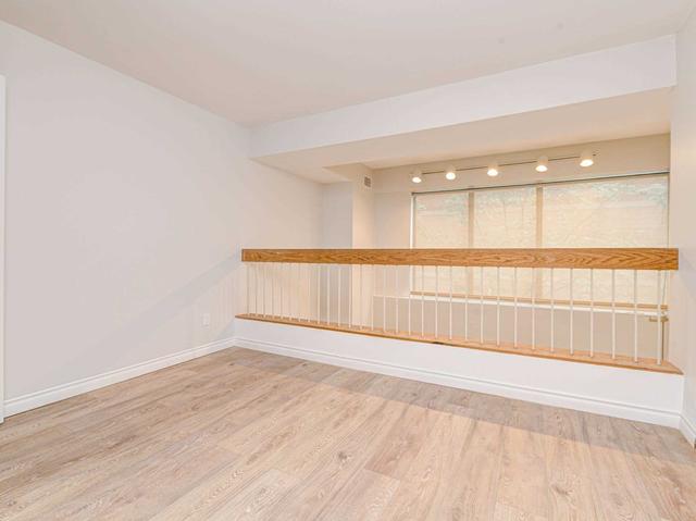 208 - 105 Mccaul St, Condo with 2 bedrooms, 2 bathrooms and 0 parking in Toronto ON | Image 4