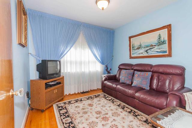 209 Verobeach Blvd, House detached with 3 bedrooms, 2 bathrooms and 5 parking in Toronto ON | Image 8
