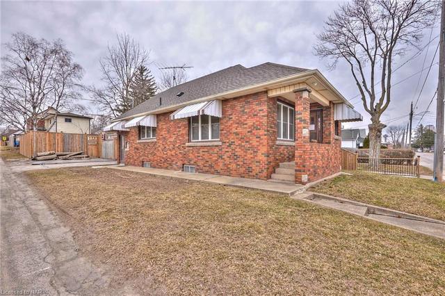 6270 Franklin Avenue, House detached with 2 bedrooms, 1 bathrooms and 1 parking in Niagara Falls ON | Image 2