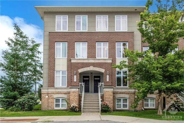 a - 722 Chapman Mills Drive, House attached with 2 bedrooms, 3 bathrooms and 1 parking in Ottawa ON | Image 1