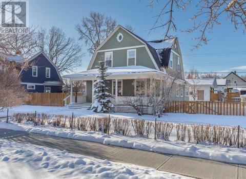 305 2 Avenue Se, House detached with 4 bedrooms, 2 bathrooms and 4 parking in High River AB | Card Image