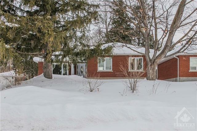 11 Sumac Street, House detached with 3 bedrooms, 2 bathrooms and 4 parking in Ottawa ON | Image 1