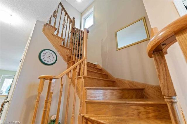 220 Blackburn Dr, Townhouse with 2 bedrooms, 3 bathrooms and 2 parking in Brantford ON | Image 6