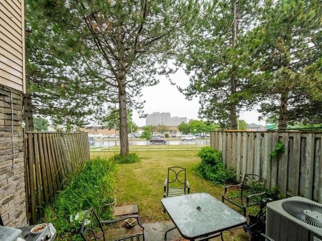 129 - 1131 Sandhurst Circ, Townhouse with 3 bedrooms, 2 bathrooms and 1 parking in Toronto ON | Image 18