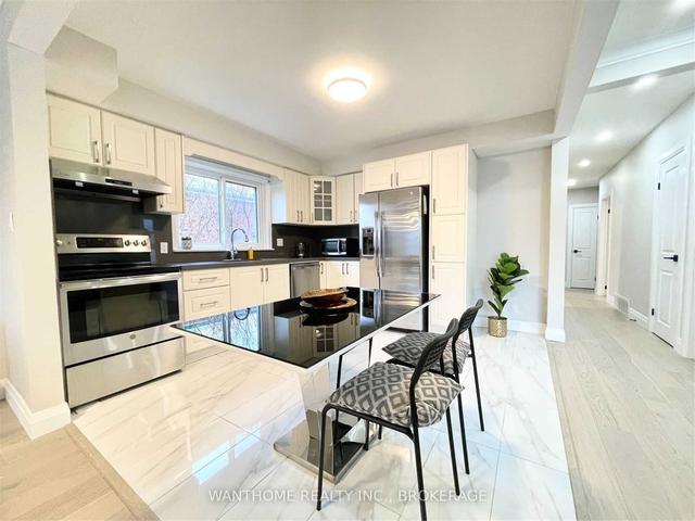 379 Alper St, House detached with 3 bedrooms, 2 bathrooms and 9 parking in Richmond Hill ON | Image 1