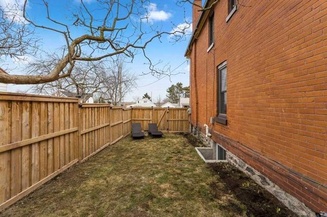 122 Cumberland St, House detached with 3 bedrooms, 2 bathrooms and 5 parking in Barrie ON | Image 9