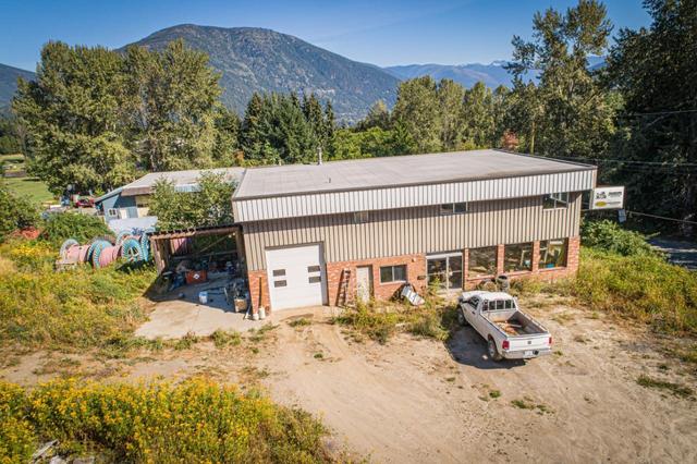2402 Silver King Road, House detached with 3 bedrooms, 3 bathrooms and null parking in Central Kootenay E BC | Image 40