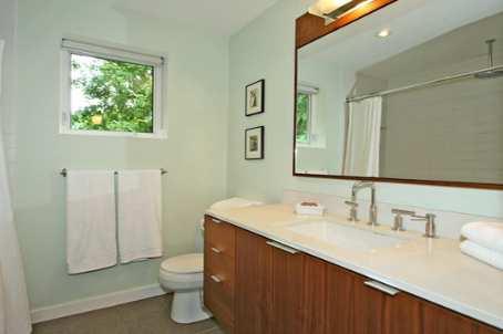 72 Bain Ave, House detached with 3 bedrooms, 2 bathrooms and 3 parking in Toronto ON | Image 5