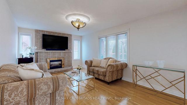 4 Snowcrest Crt, House detached with 5 bedrooms, 4 bathrooms and 9 parking in Markham ON | Image 3
