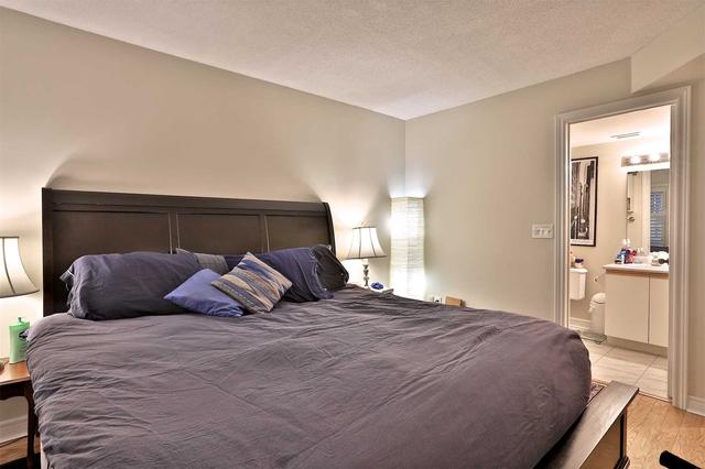 th#24 - 232 St. George St, Townhouse with 2 bedrooms, 2 bathrooms and 1 parking in Toronto ON | Image 4