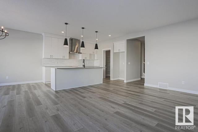 19404 26 Av Nw, House detached with 5 bedrooms, 3 bathrooms and 4 parking in Edmonton AB | Image 19