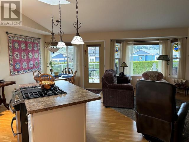 859 8 Avenue, House detached with 2 bedrooms, 2 bathrooms and 2 parking in Okanagan (Part) 1 BC | Image 5