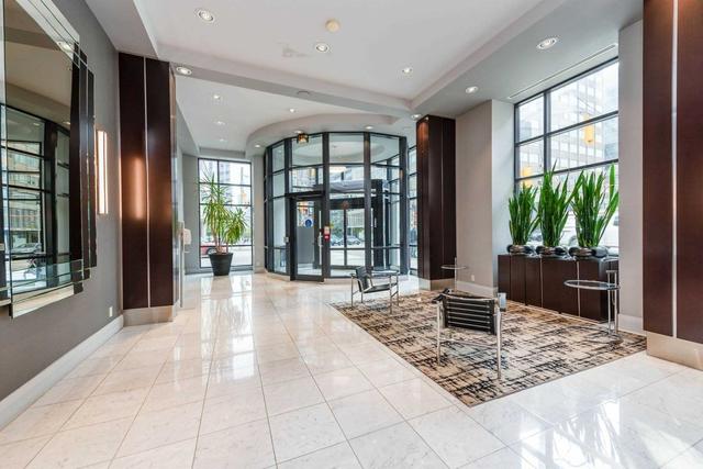 1807 - 801 Bay St, Condo with 2 bedrooms, 2 bathrooms and 1 parking in Toronto ON | Image 1
