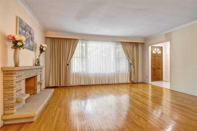 10 Lailey Cres, House detached with 3 bedrooms, 2 bathrooms and 6 parking in Toronto ON | Image 6