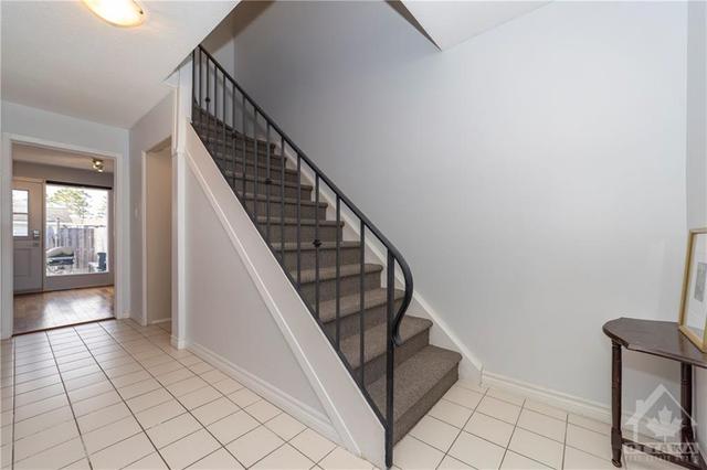 1381 Cahill Drive, Townhouse with 3 bedrooms, 2 bathrooms and 1 parking in Ottawa ON | Image 16
