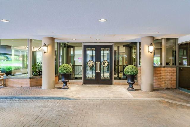 611 - 3181 Bayview Ave, Condo with 2 bedrooms, 2 bathrooms and 1 parking in Toronto ON | Image 1